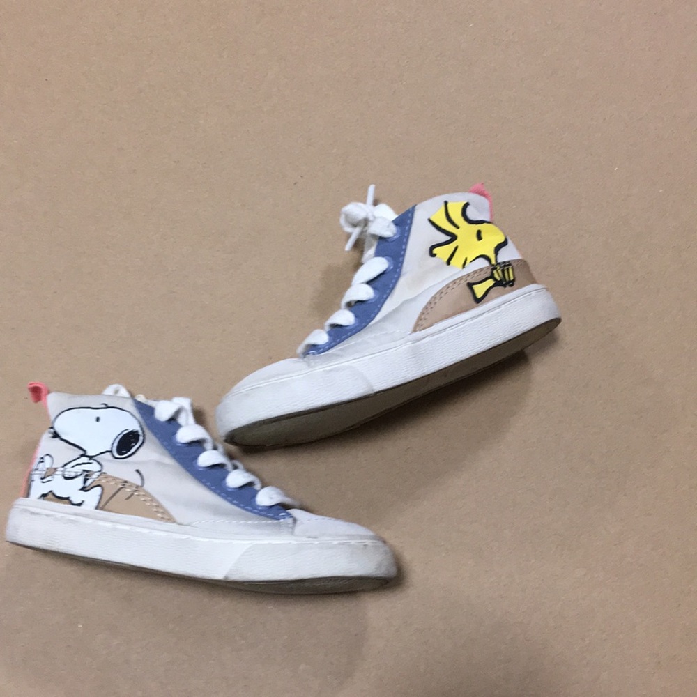Zara lace up Peanuts Snoopy high tops/zippers Sneakers kids size 6.5 (2yrs)EU22